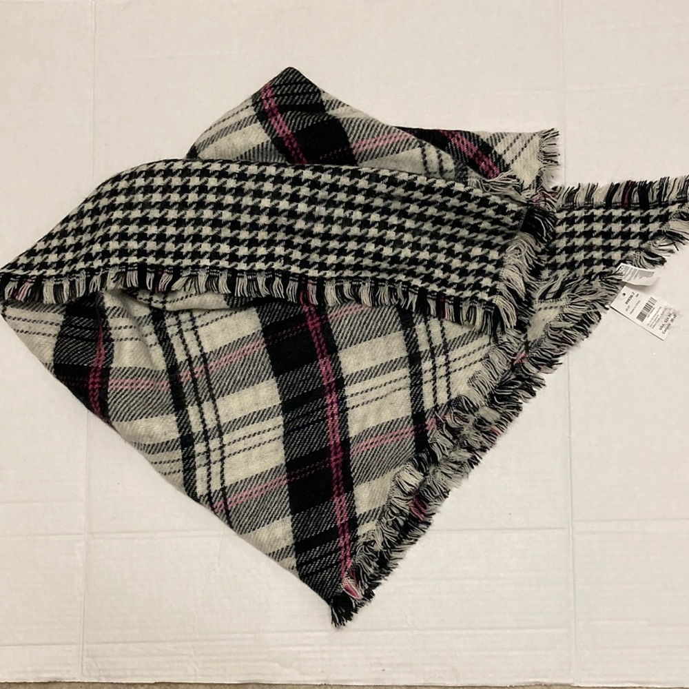🎉10 for $10🎉ICING Reversible Shawl/Scarf. - Picture 1 of 8